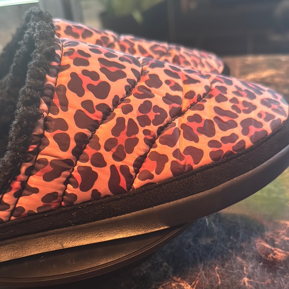 Toms Sage Tan Classic Leopard Matte Woven Slippers Women’s Size 9 - Picture 11 of 11